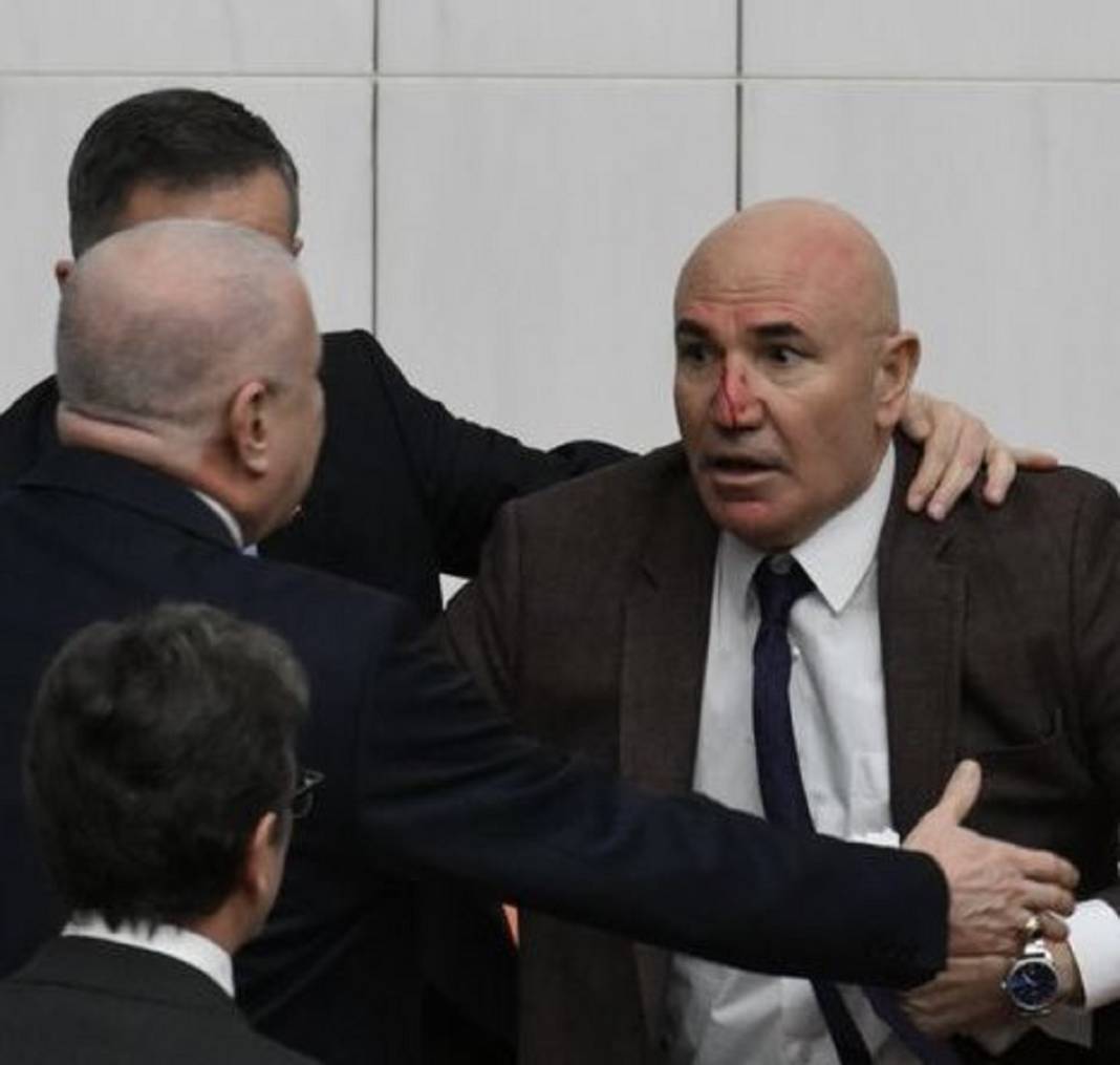 Meclis’teki gerginlikte Konya Milletvekili’nden ayakkabılı hamle! 4