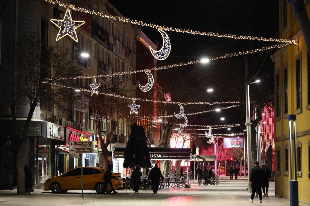 Konya Ramazan’ın bereketini ışıklarla karşılıyor! 3