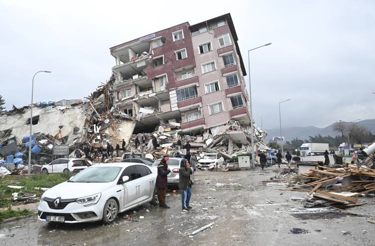 6 Şubat’ta okullar açılmayacak! Deprem bölgesinde eğitime ara 6