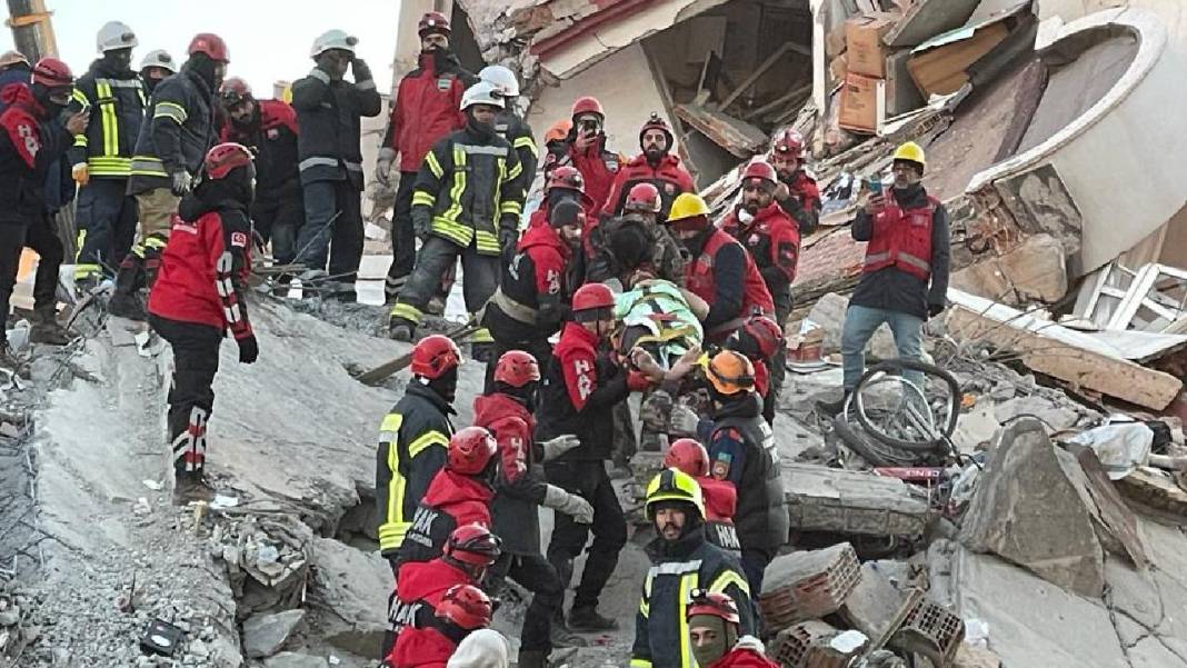 6 Şubat’ta okullar açılmayacak! Deprem bölgesinde eğitime ara 10