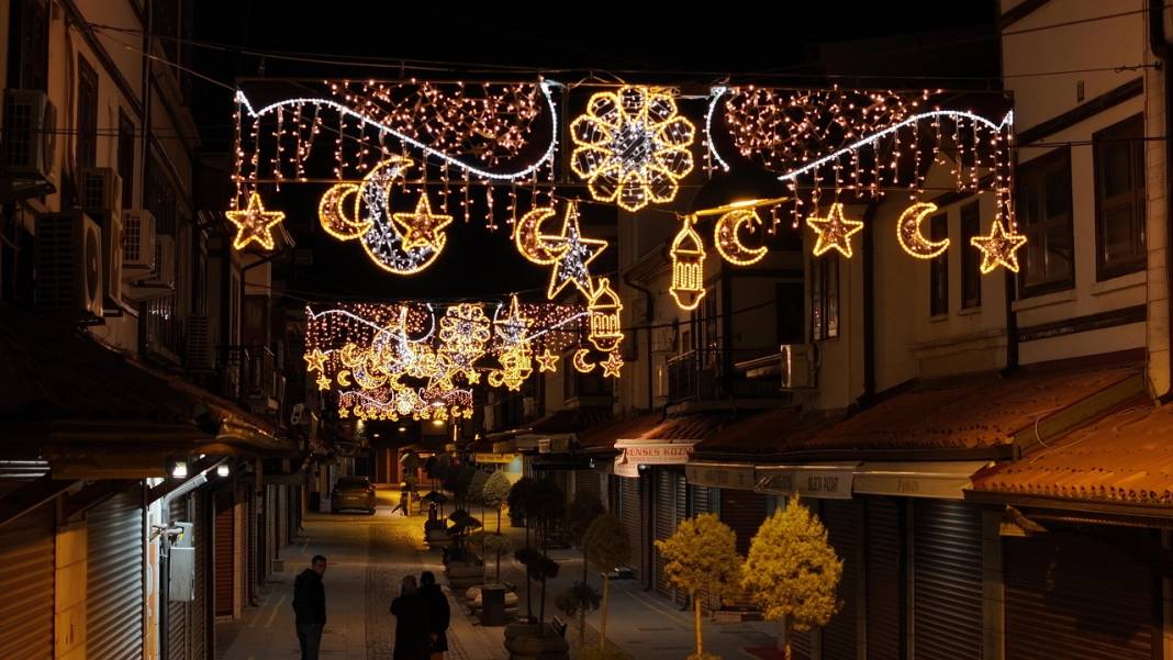 Konya Ramazan’ın bereketini ışıklarla karşılıyor! 9