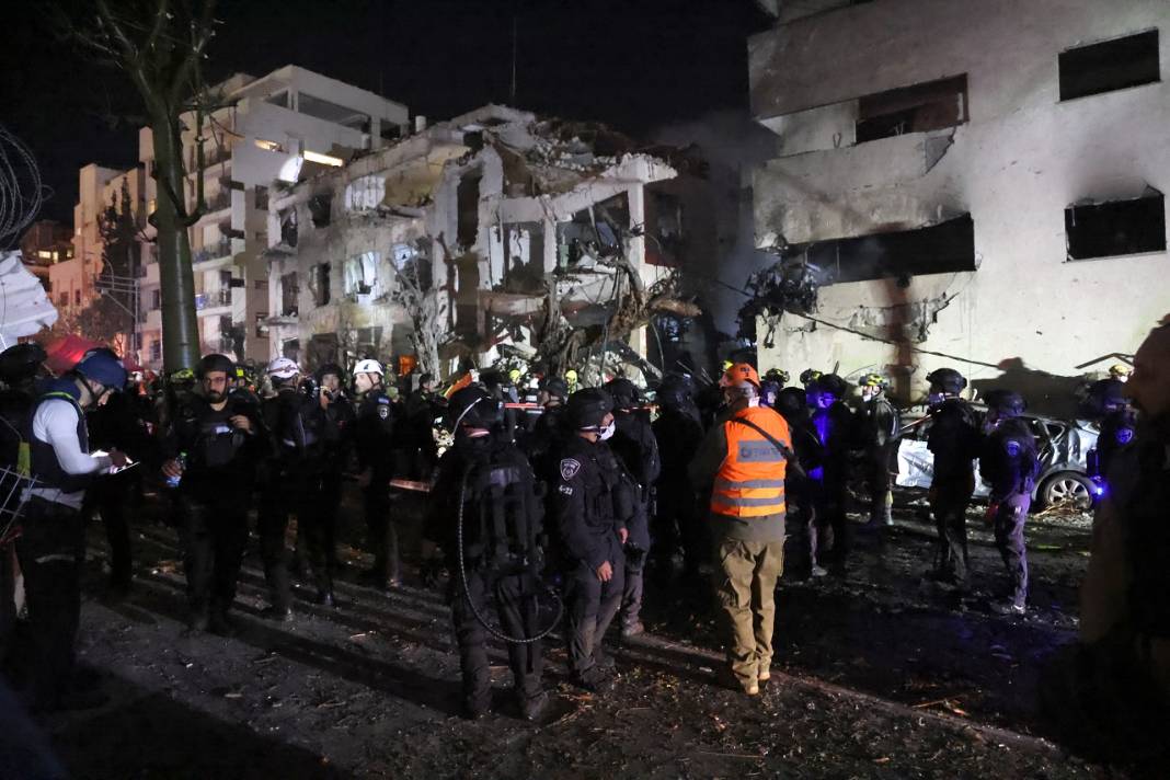 İran’dan füze ateşi: İsrail’i yerle bir etti!  İşte İsrail’den görüntüler... 5