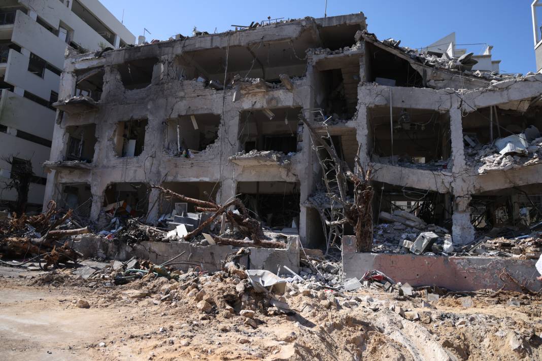 İran’dan füze ateşi: İsrail’i yerle bir etti!  İşte İsrail’den görüntüler... 1