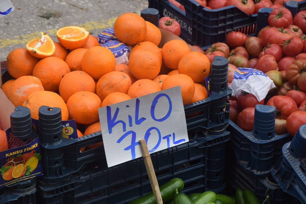 Konya pazarında fiyatlar uçuşa geçti: Sebze ve meyve cep yakıyor! 6