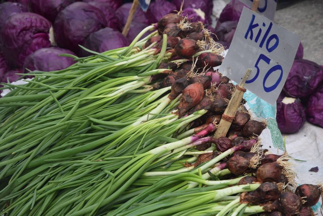 Konya pazarında fiyatlar uçuşa geçti: Sebze ve meyve cep yakıyor! 7