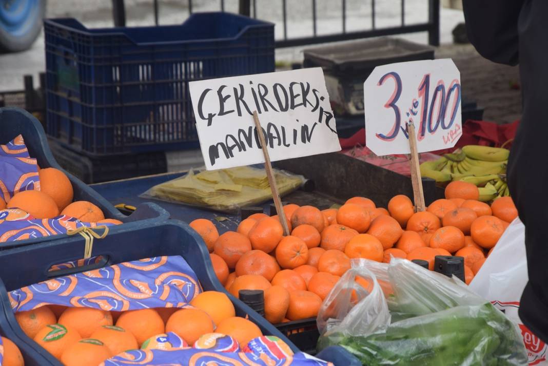 Konya pazarında fiyatlar uçuşa geçti: Sebze ve meyve cep yakıyor! 9