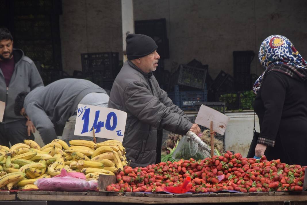 Konya pazarında fiyatlar uçuşa geçti: Sebze ve meyve cep yakıyor! 3