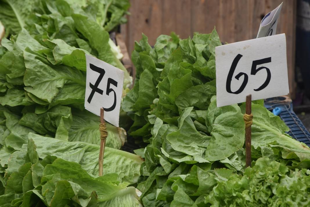 Konya pazarında fiyatlar uçuşa geçti: Sebze ve meyve cep yakıyor! 2