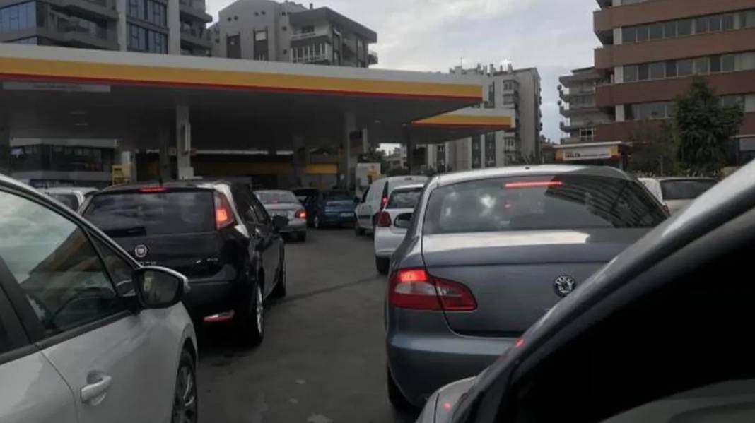 Petrole kepçeyle zam, kaşıkla indirim! 4