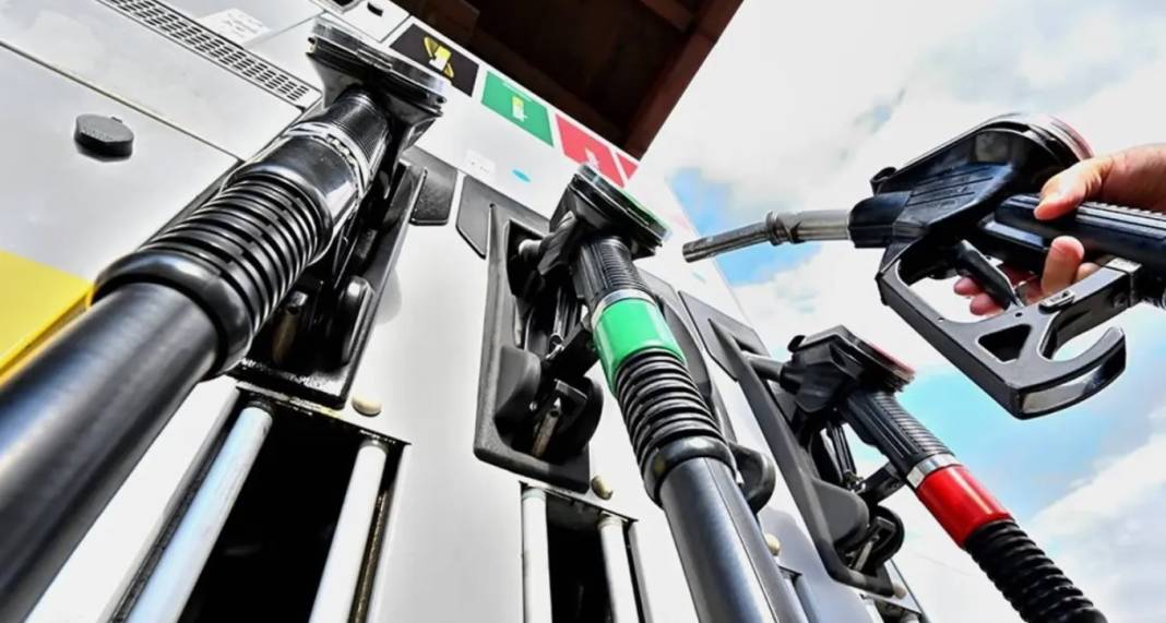 Petrole kepçeyle zam, kaşıkla indirim! 8