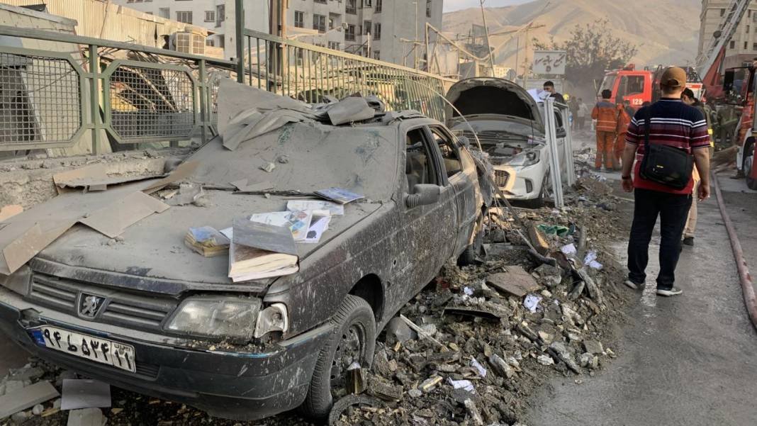 İran İsrail'i yerden yere vuruyor! İran İsrail'i küle çevirdi 4