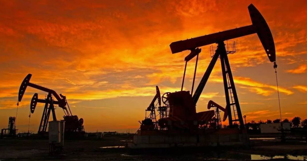 Petrole kepçeyle zam, kaşıkla indirim! 1