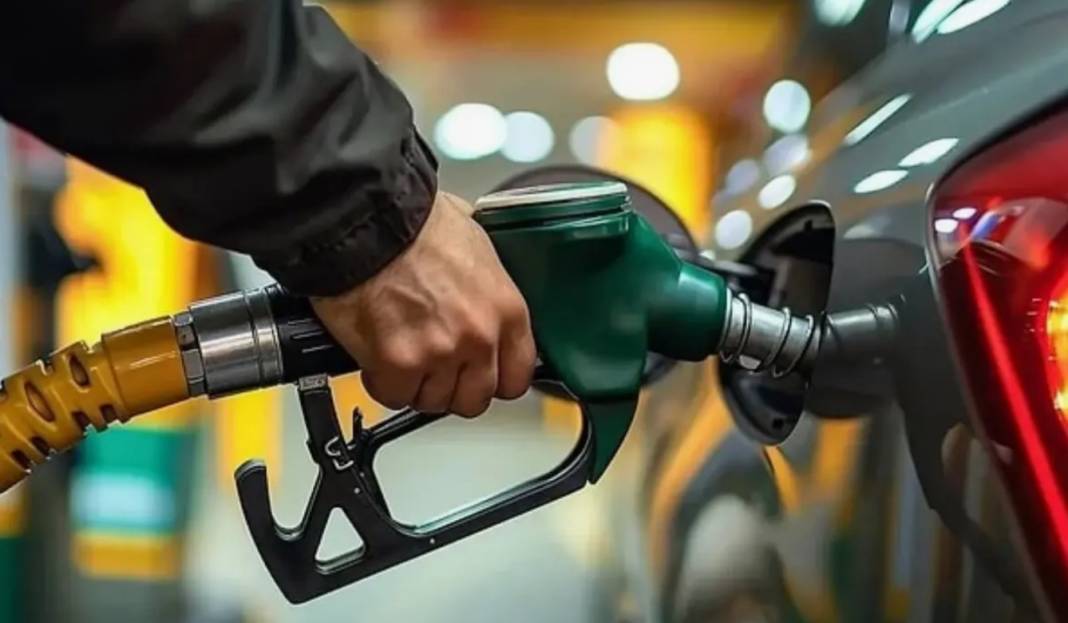 Petrole kepçeyle zam, kaşıkla indirim! 7