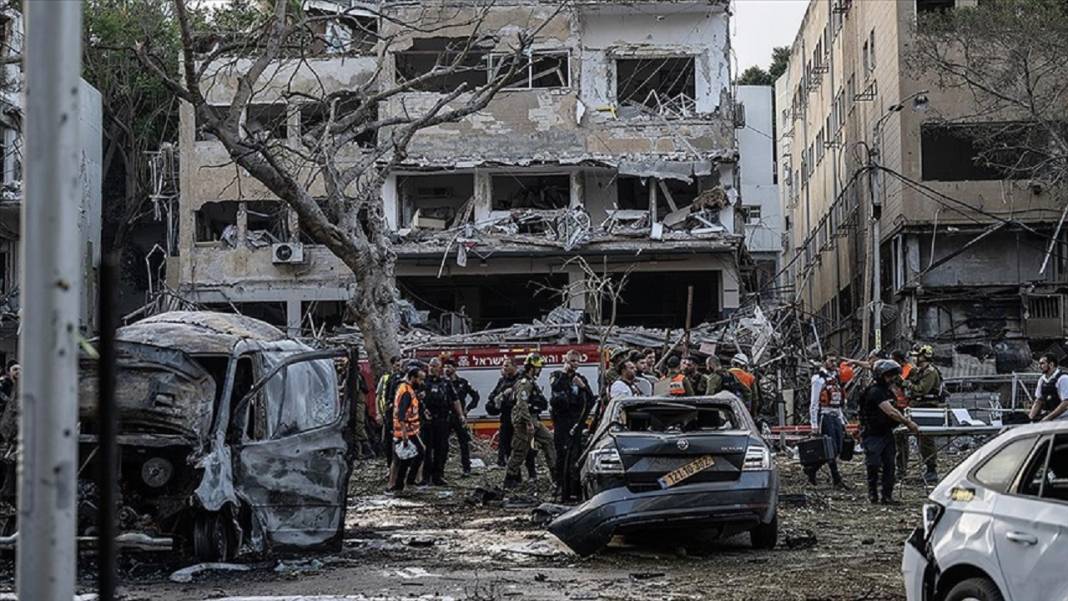 Ortadoğu alev aldı! İran-İsrail saldırısı sonrası karşılıklı bombardıman sürüyor 1