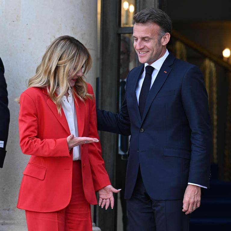 Macron'dan Giorgia Meloni'ye aşırı sıcak karşılama! 8