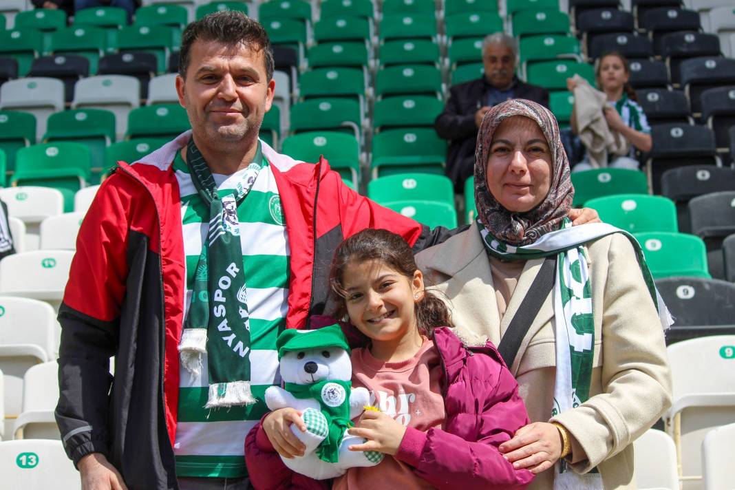 Konyaspor-Fatih Karagümrük maçında taraftarlardan özel kareler... 2