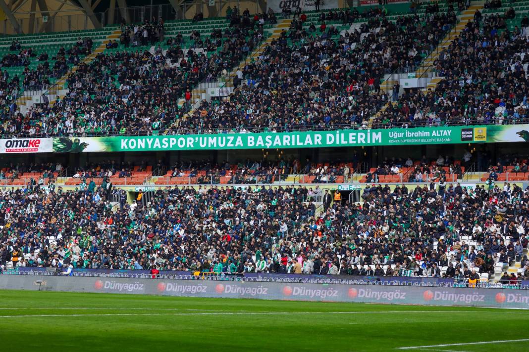Konyaspor-Fatih Karagümrük maçında taraftarlardan özel kareler... 1