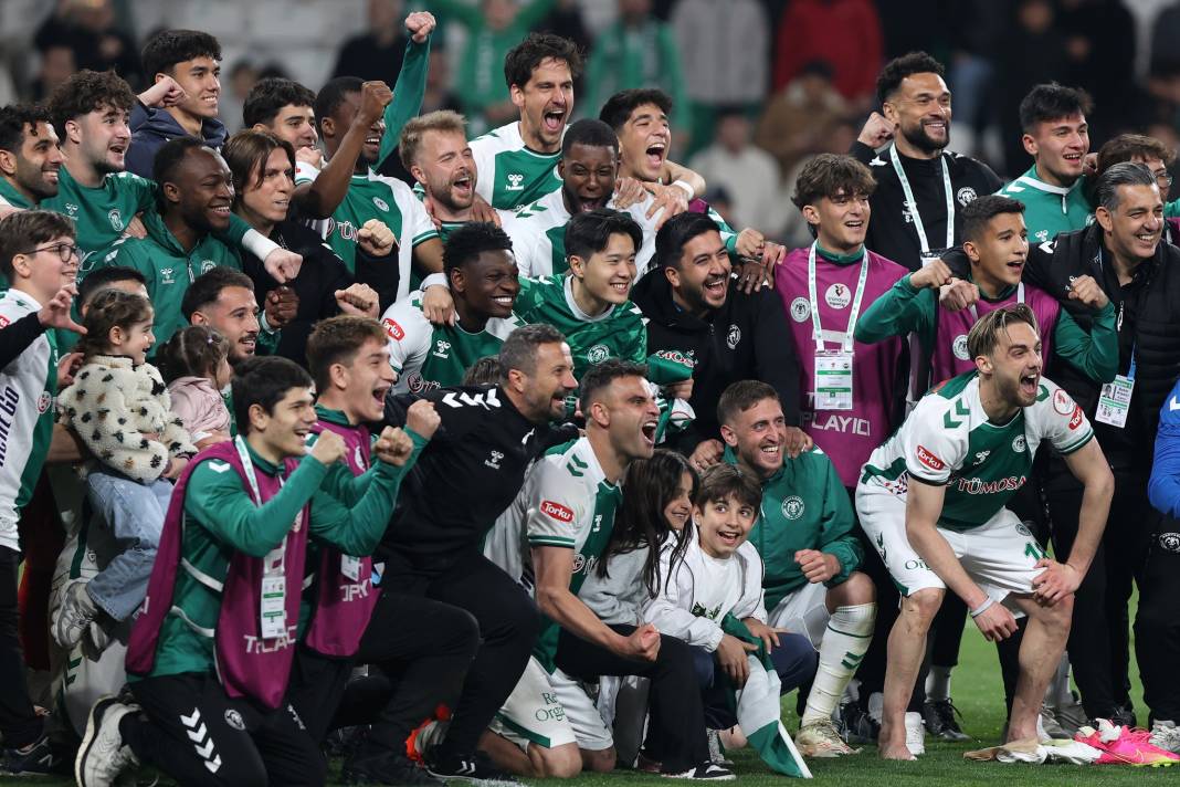 Konyaspor-Fenerbahçe maçından 'özel' kareler... 7