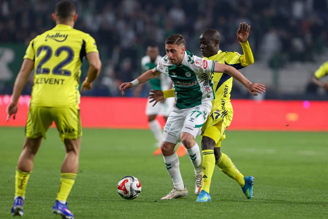 Konyaspor-Fenerbahçe maçından 'özel' kareler... 2