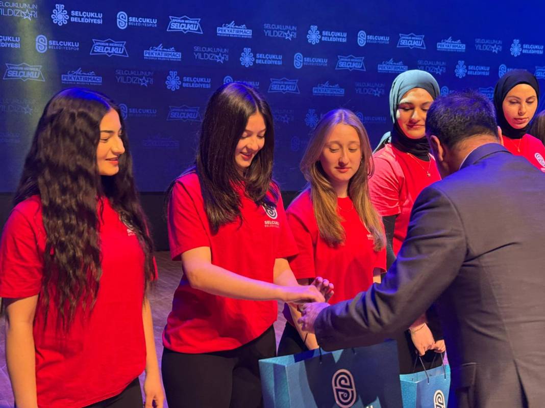 Selçuklu'nun yıldızlarından özel kareler... 14