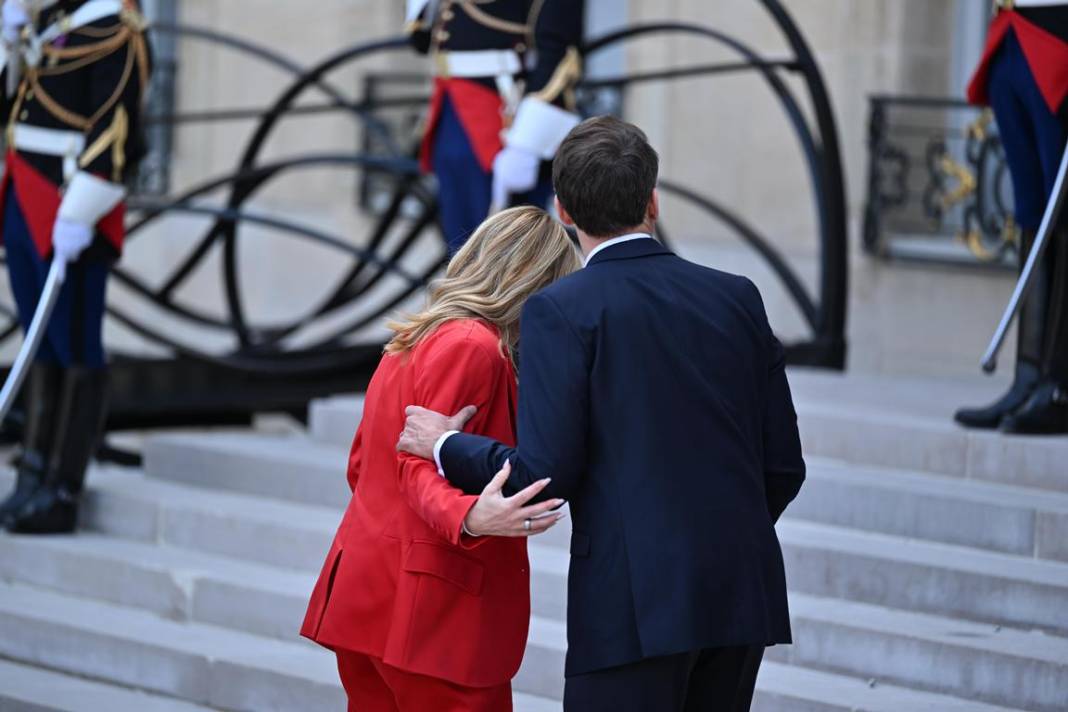 Macron'dan Giorgia Meloni'ye aşırı sıcak karşılama! 6