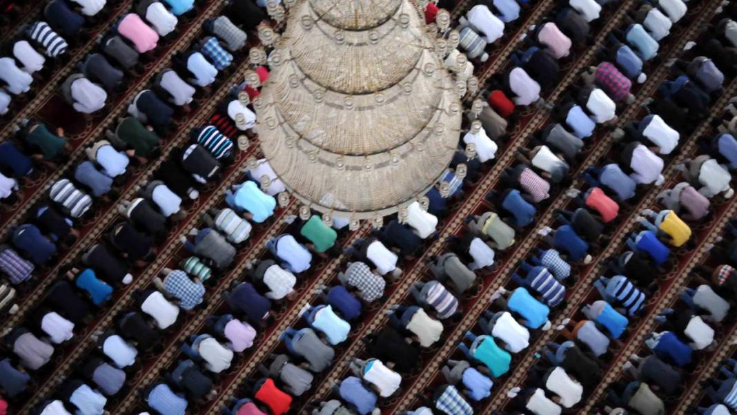 Bayram namazından kurban kesimine! İlk günün ibadet rehberi 3