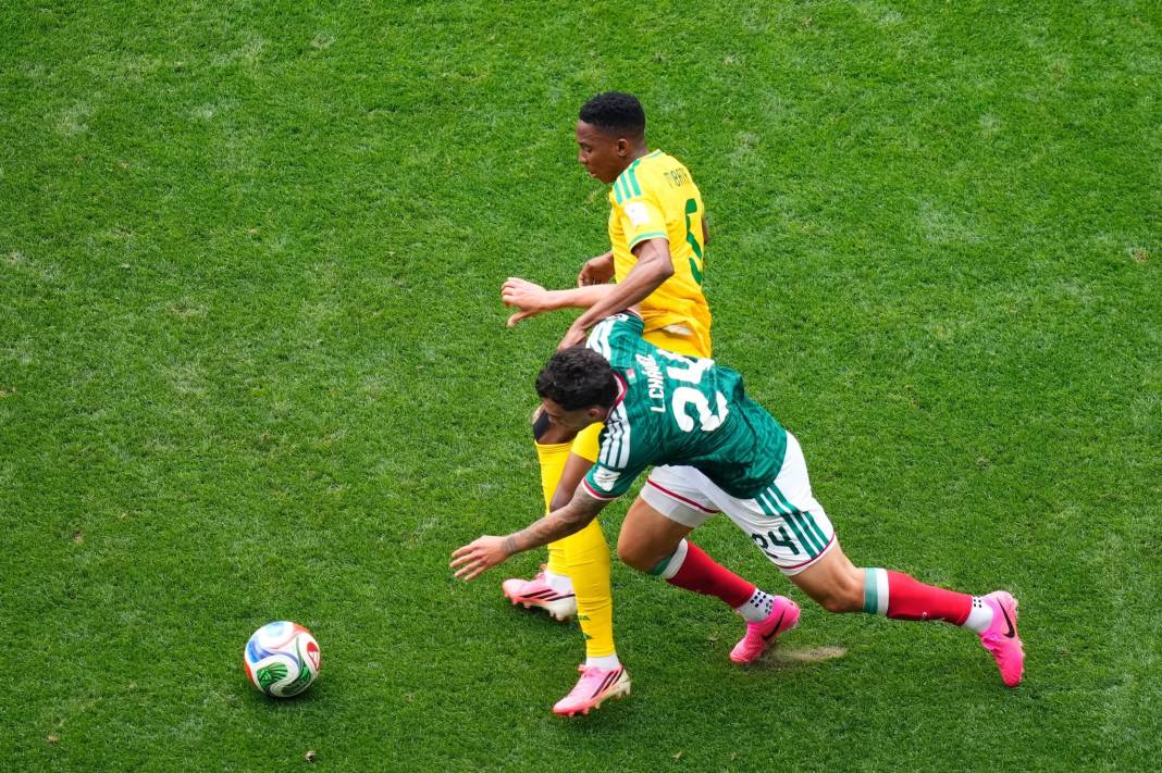 Dünya Kupası'nda Güney Afrika'ya Meksika dalgası (2-0) 2