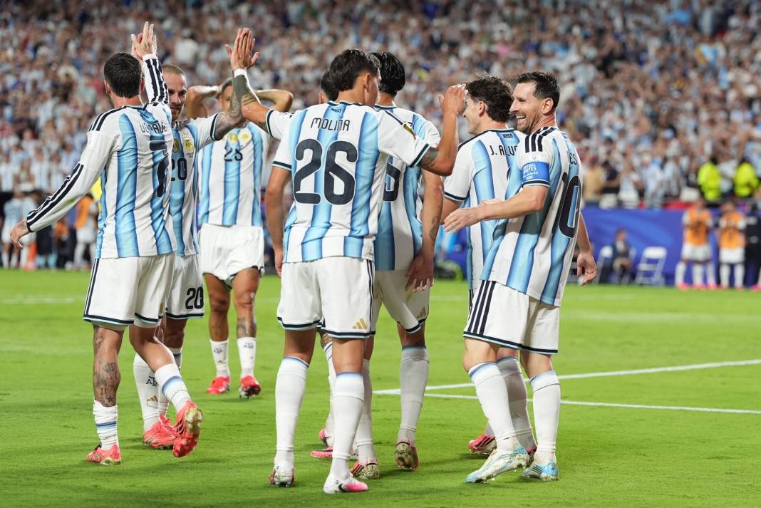 Messi Arjantin'de süper başladı, Cezayir'e gol oldu yağdı 2