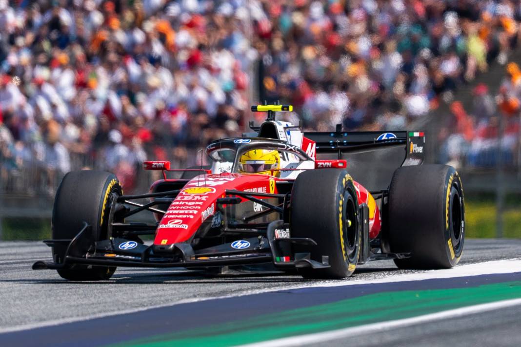 Formula 1'de Russell 'rüzgar' gibi esti 6