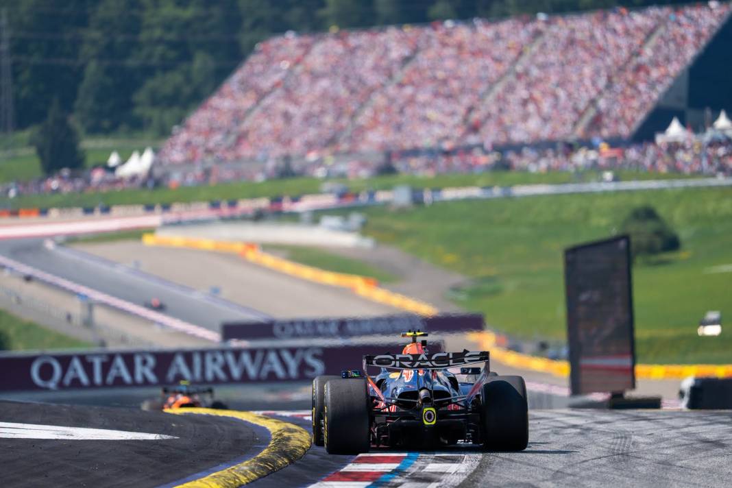 Formula 1'de Russell 'rüzgar' gibi esti 5