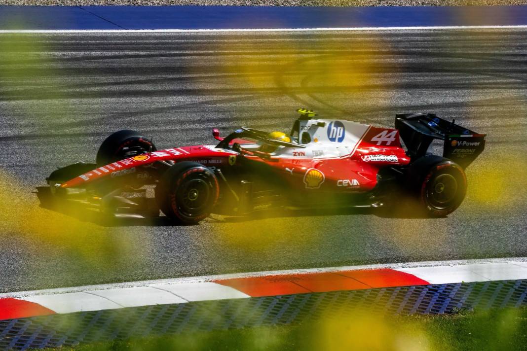 Formula 1'de Russell 'rüzgar' gibi esti 1