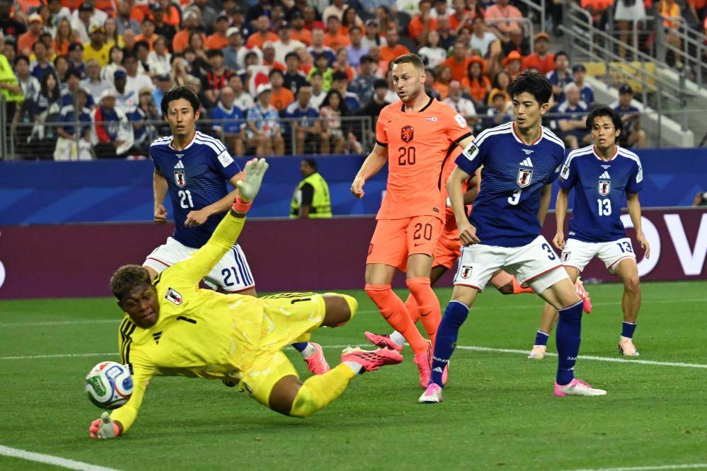 Hollanda: 2 Japonya:2 4