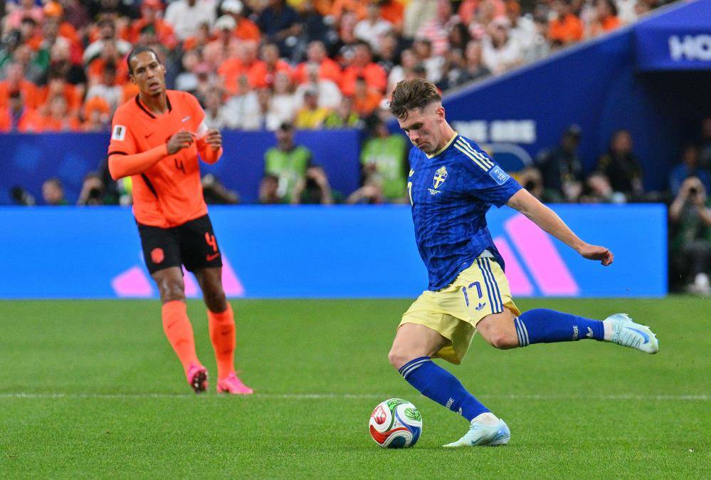 Hollanda İsveç'e patladı (5-1) 5