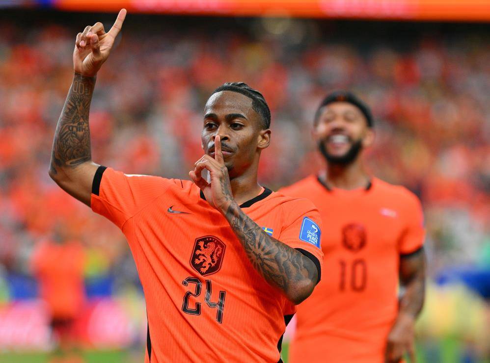 Hollanda İsveç'e patladı (5-1) 6
