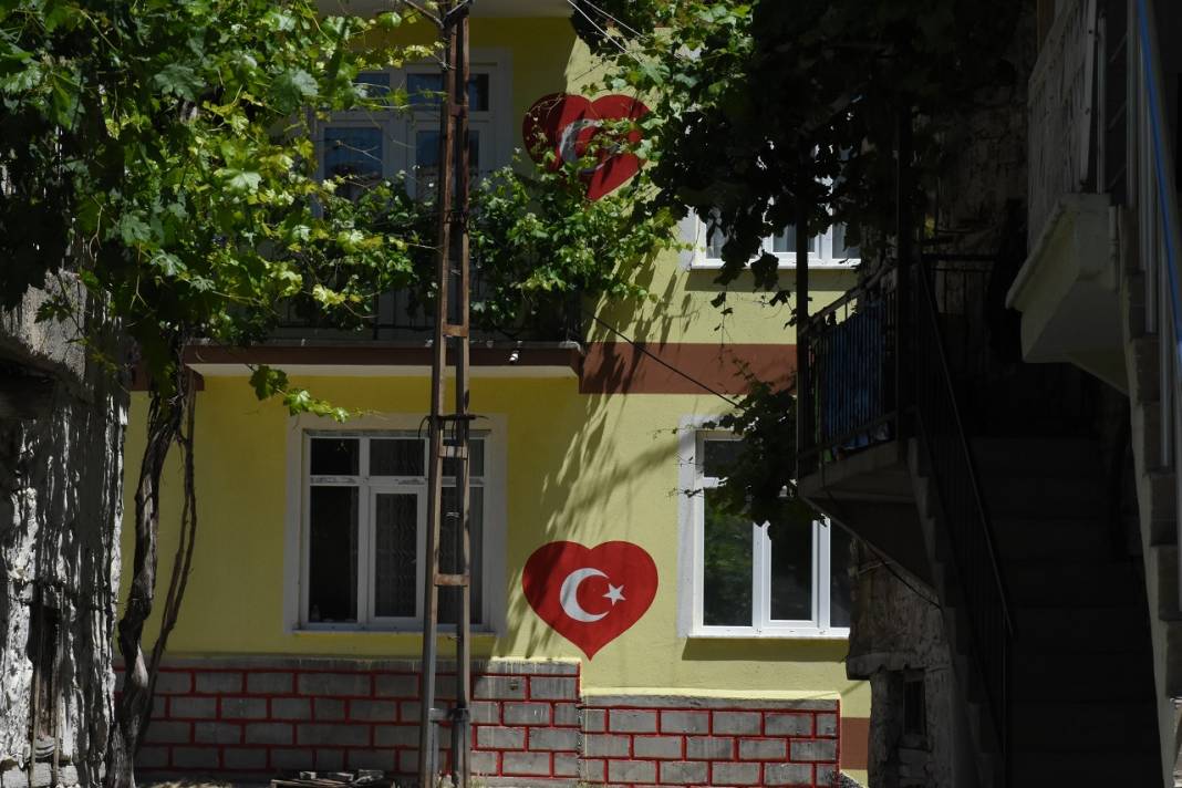 Konya'da 13 yıllık muhtardan göğüs kabartan çizim! Kafaya koymuş ilçedeki her eve sevdasını kazıyacak 2