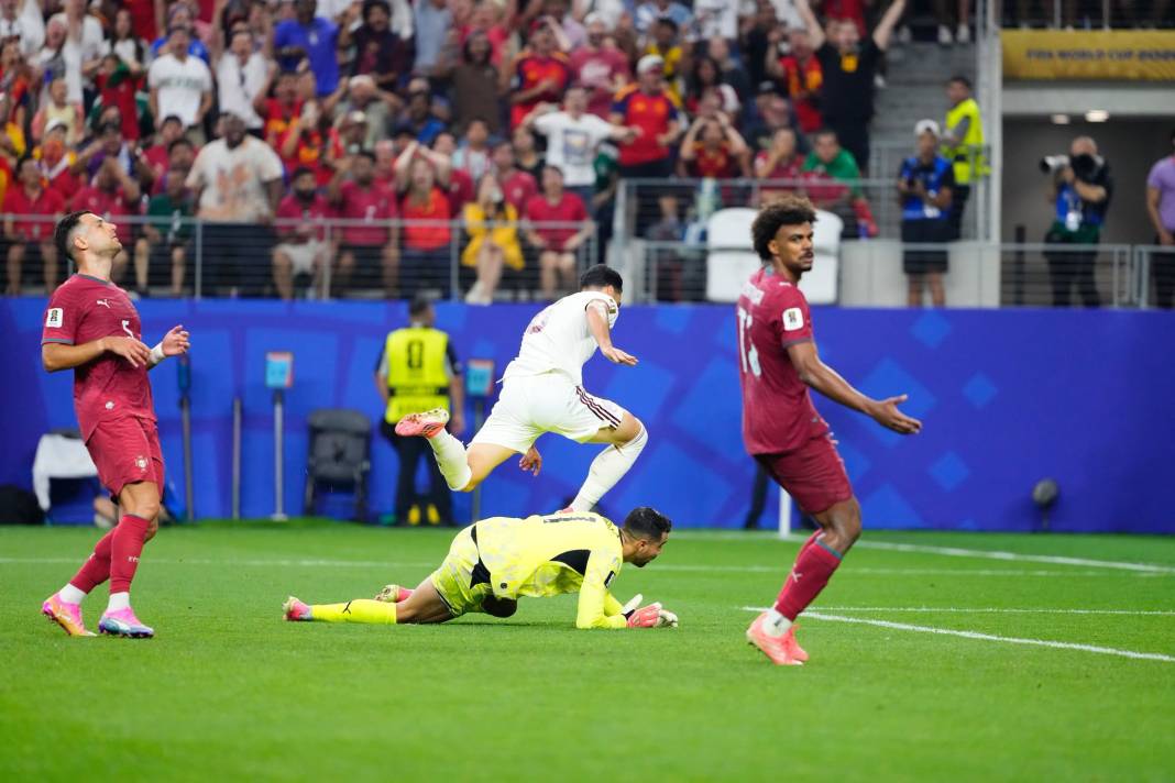Ronaldo'nun gözyaşları sel oldu... Portekiz:0 İspanya:1 8