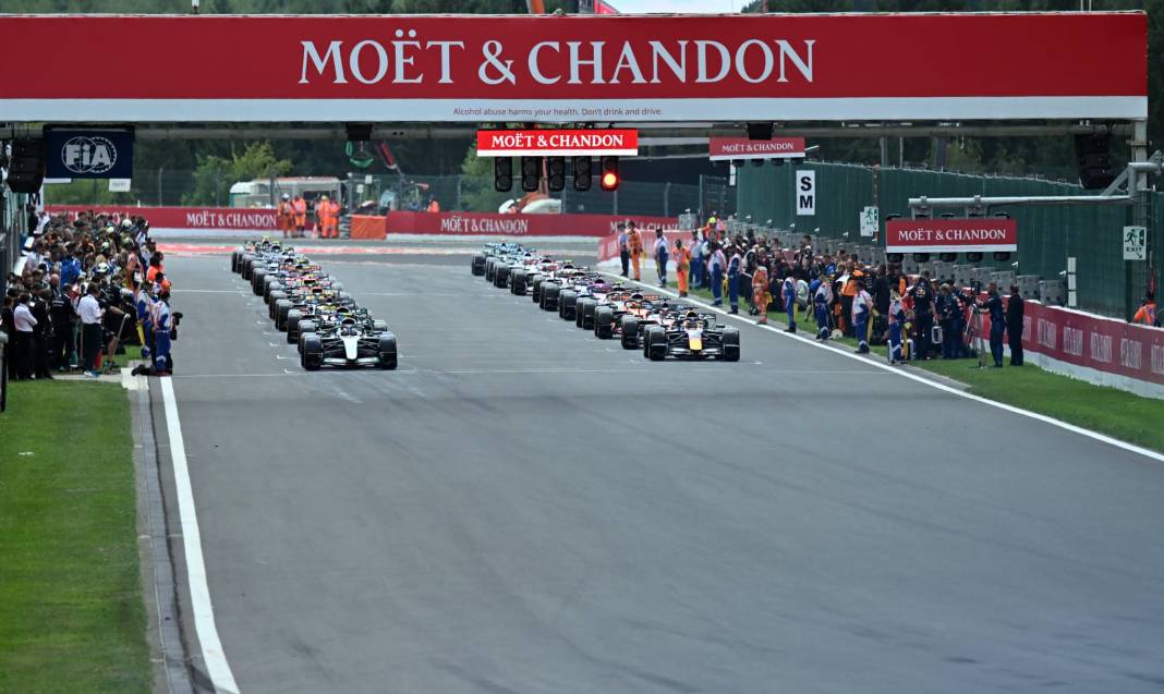Formula 1'de İtalyan 'Kimi Antonelli' fırtına gibi! 7