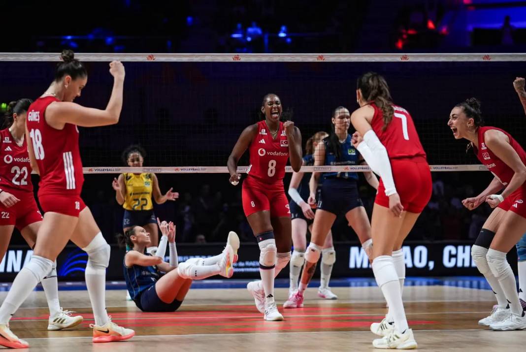 Şampiyon olan Filenin Sultanları'ndan galibiyet kareleri... 7