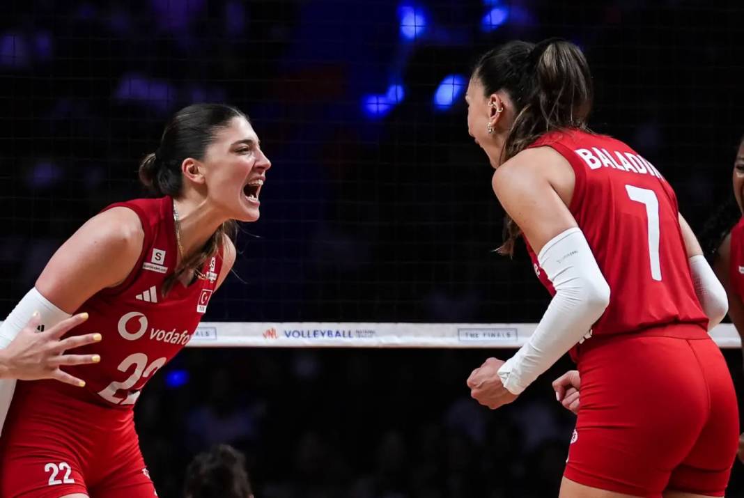 Şampiyon olan Filenin Sultanları'ndan galibiyet kareleri... 9