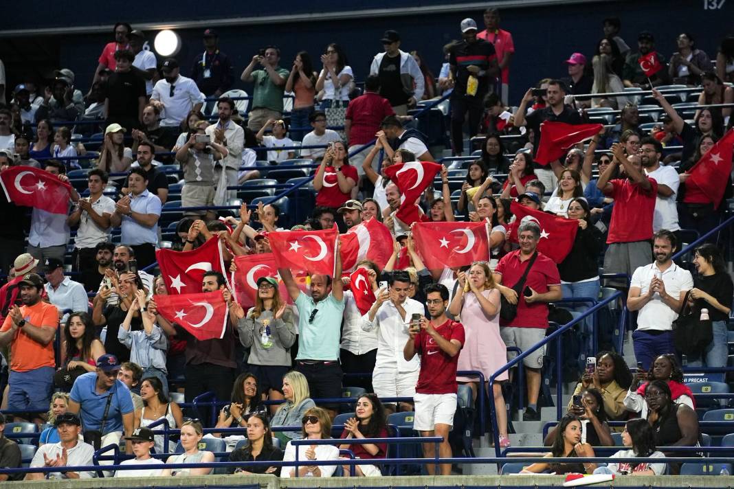 Kanada'da Zeynep Sönmez farkı! 3