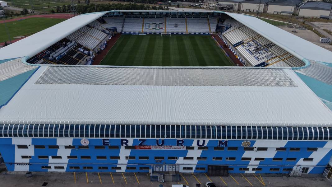 Erzurum Stadyumu depremden sonra kapılarını açıyor 2