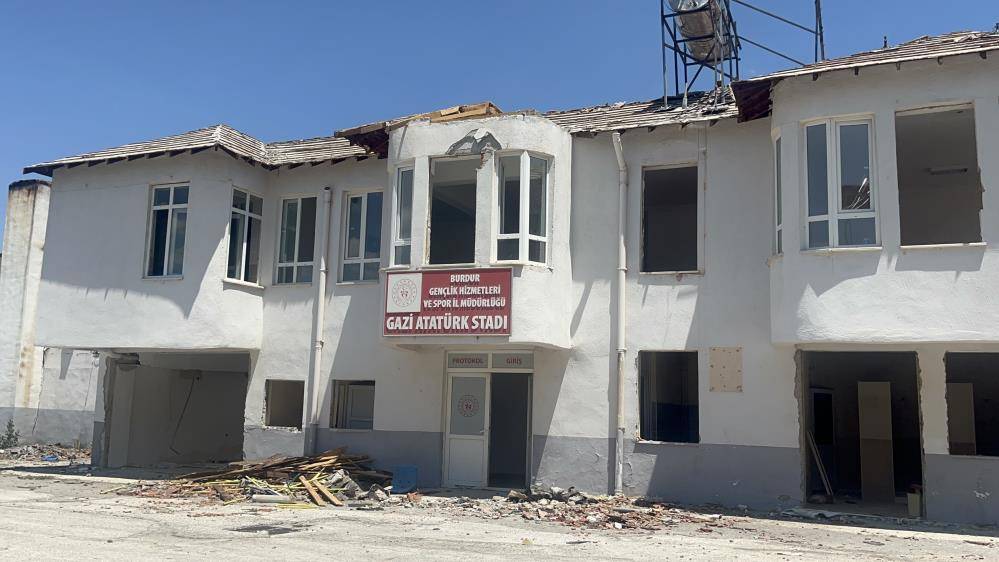 Türkiye'nin 71 yıllık stadyumu yıkılıyor 6
