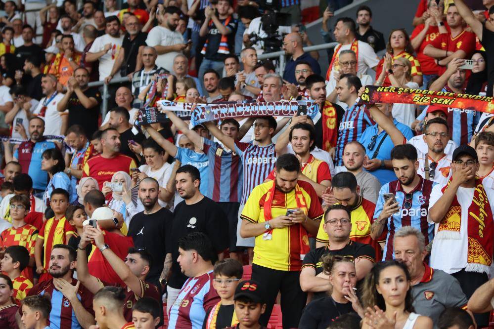 Göztepe Trabzonspor'u devirdi, İsmail Köybaşı futbolu bıraktı... 3