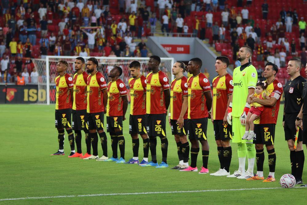 Göztepe Trabzonspor'u devirdi, İsmail Köybaşı futbolu bıraktı... 4