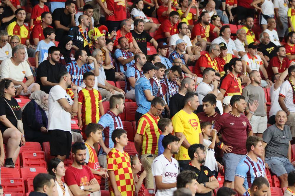 Göztepe Trabzonspor'u devirdi, İsmail Köybaşı futbolu bıraktı... 2