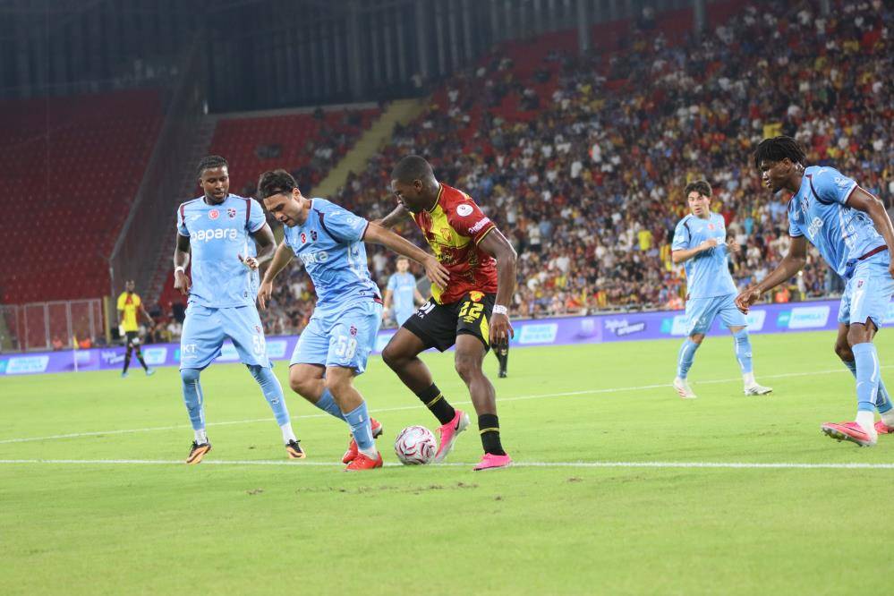 Göztepe Trabzonspor'u devirdi, İsmail Köybaşı futbolu bıraktı... 1
