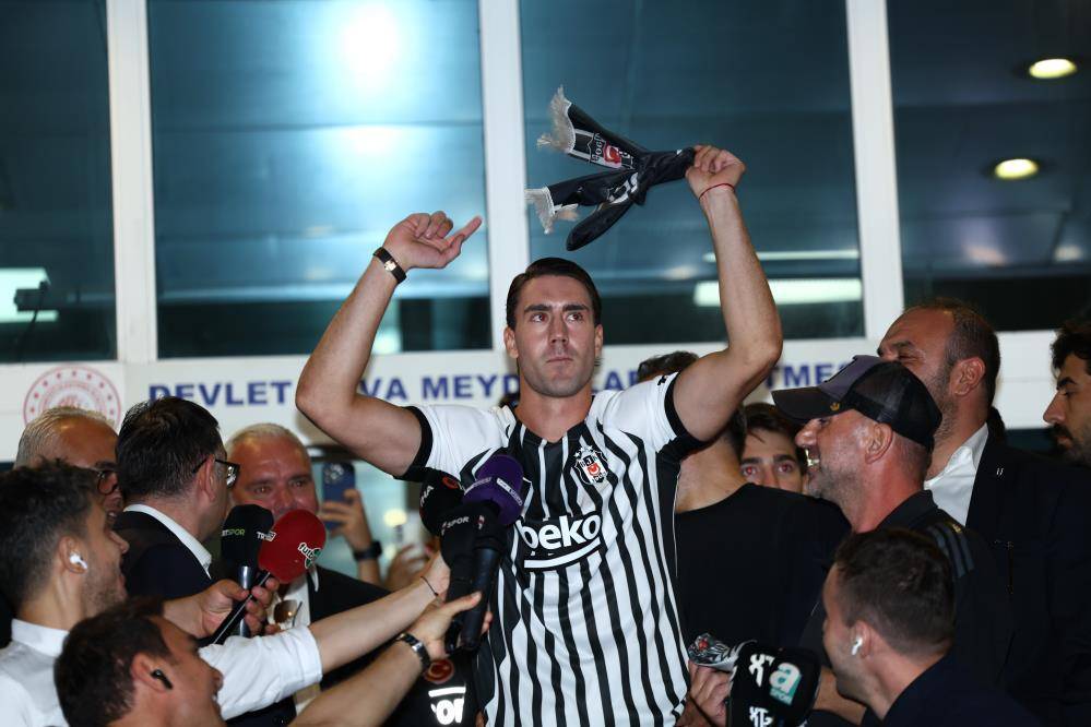Beşiktaş Süper Lig'e şimdiden damga vurdu! Dusan Vlahovic, İstanbul'da 2