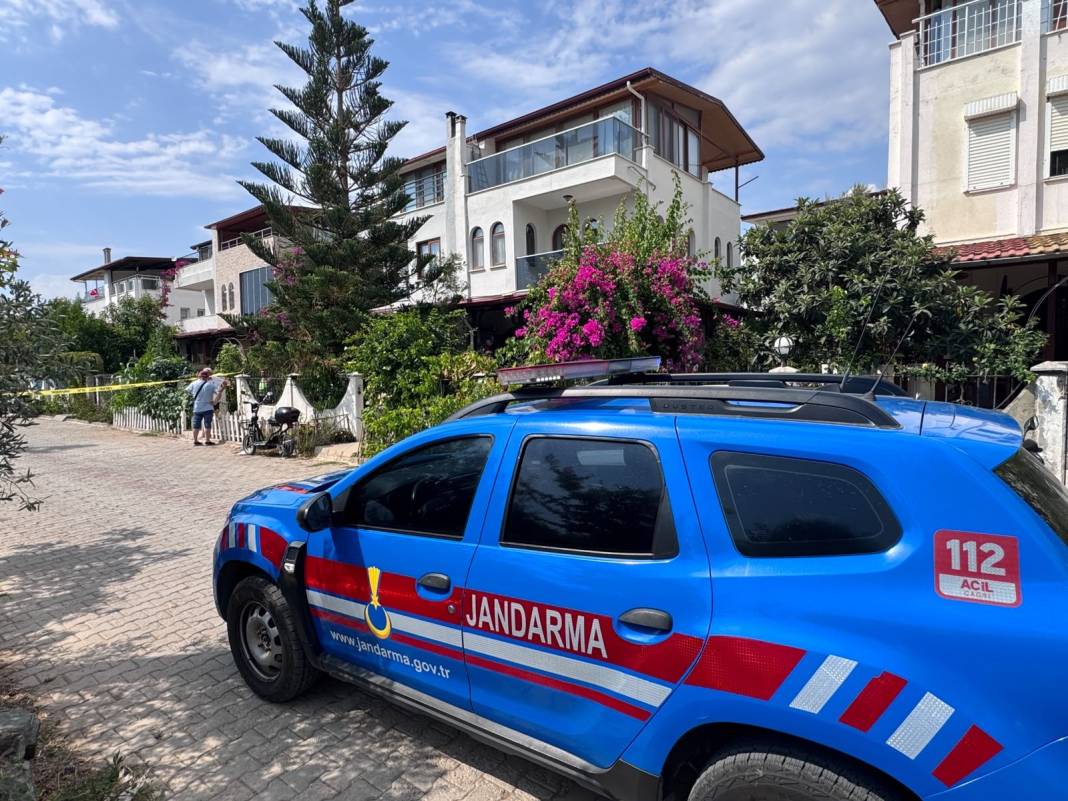 Önce annesini vurdu, sonra intihar etti! 3