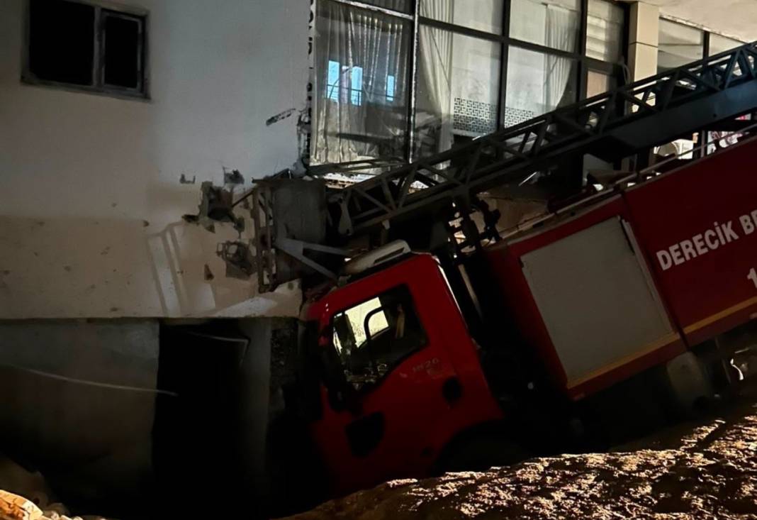 İtfaiye aracı ile duvar arasına sıkıştı: Uzman çavuş hayatını kaybetti 4