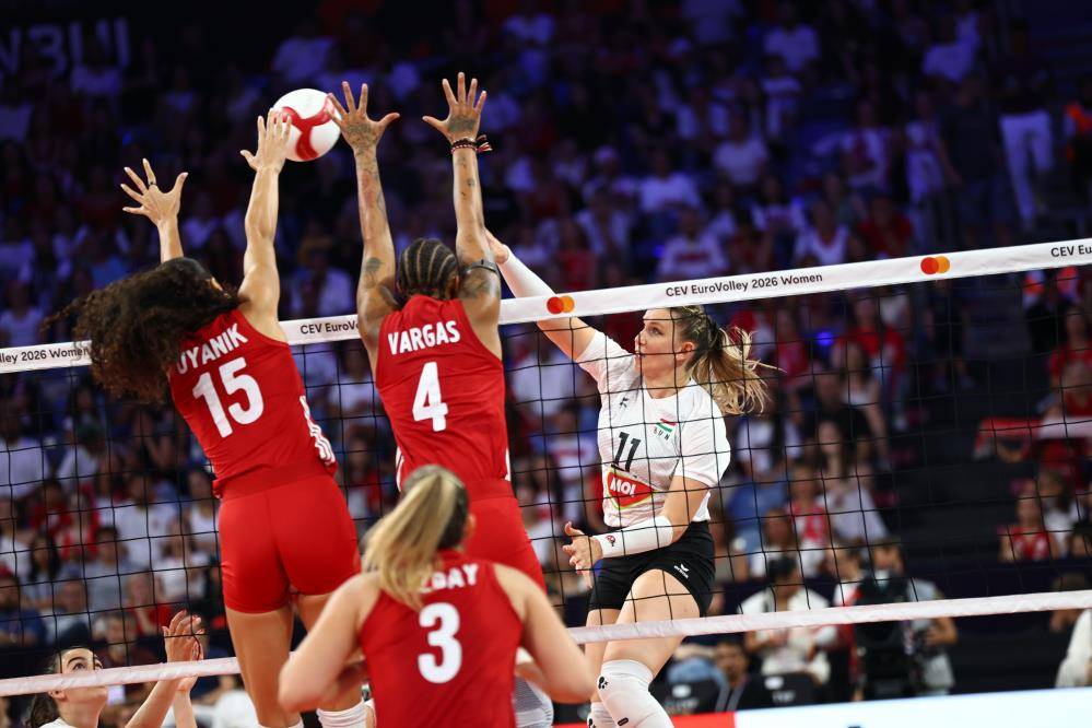 A Milli Kadın Voleybol Takımı 3'te 3 yaptı 8
